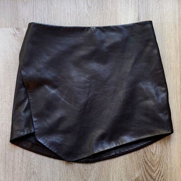 MICHELLE MASON | Leather Mini Skirt With Slit Sz 4 Black Asymmetrical Zip Staple - Picture 2 of 13